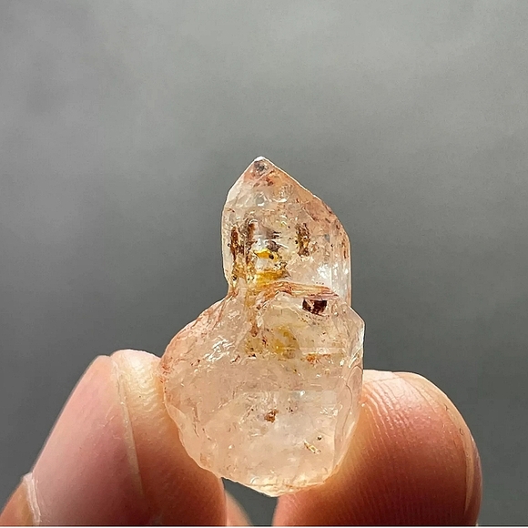 Jewelry - 13.45ctw Petroleum Quartz Crystal Fluorescent Oil Bladder Enhydro Inclusions